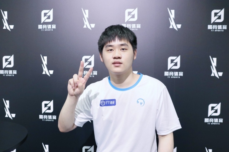 他的表现多